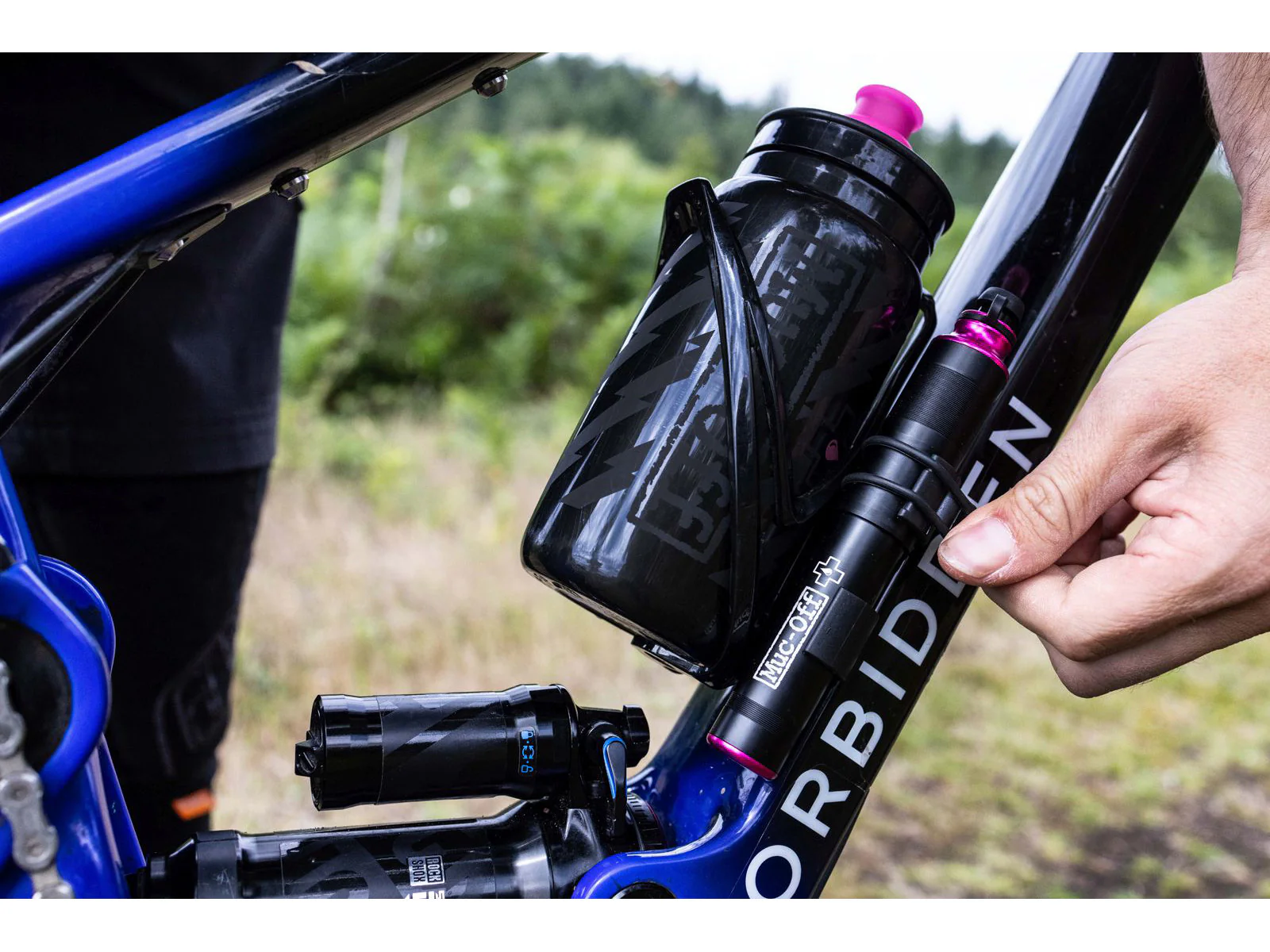 MUC-OFF Mini pump AirMach 7,6 bar/110 psi - Image 2