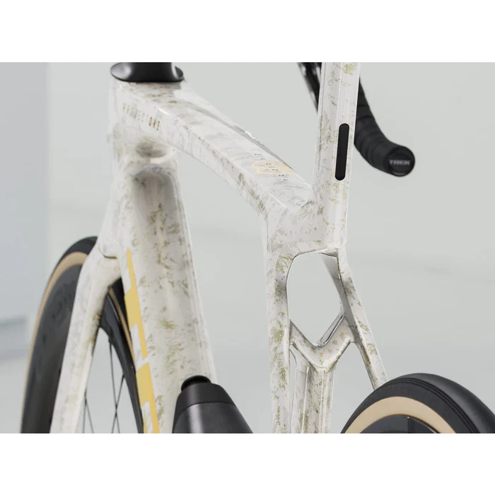 Trek Madone SLR 9 AXS Gen 8 - Image 2